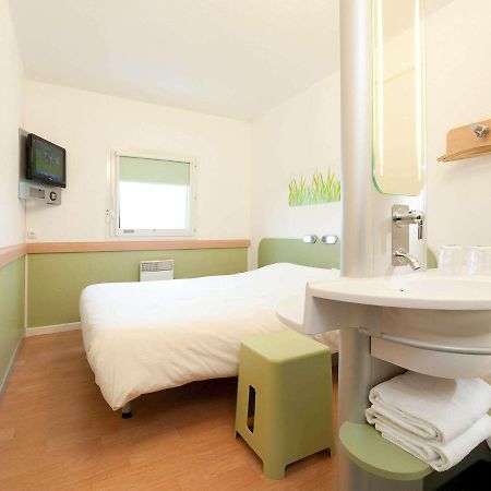 Ibis Budget Saint-Quentin Centre Gare Экстерьер фото