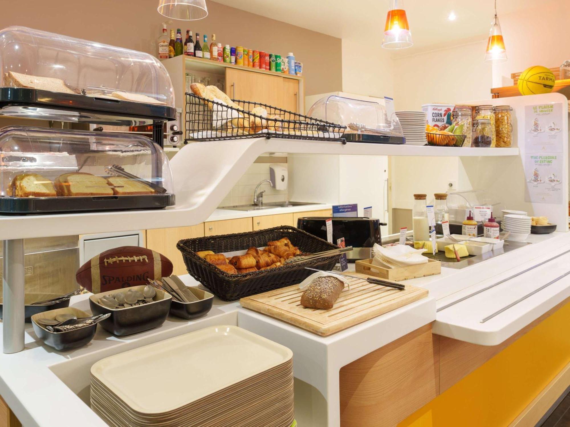 Ibis Budget Saint-Quentin Centre Gare Экстерьер фото