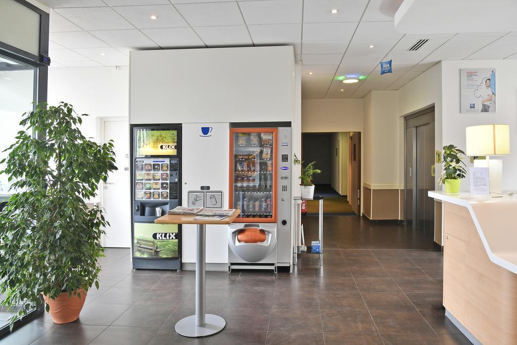 Ibis Budget Saint-Quentin Centre Gare Экстерьер фото