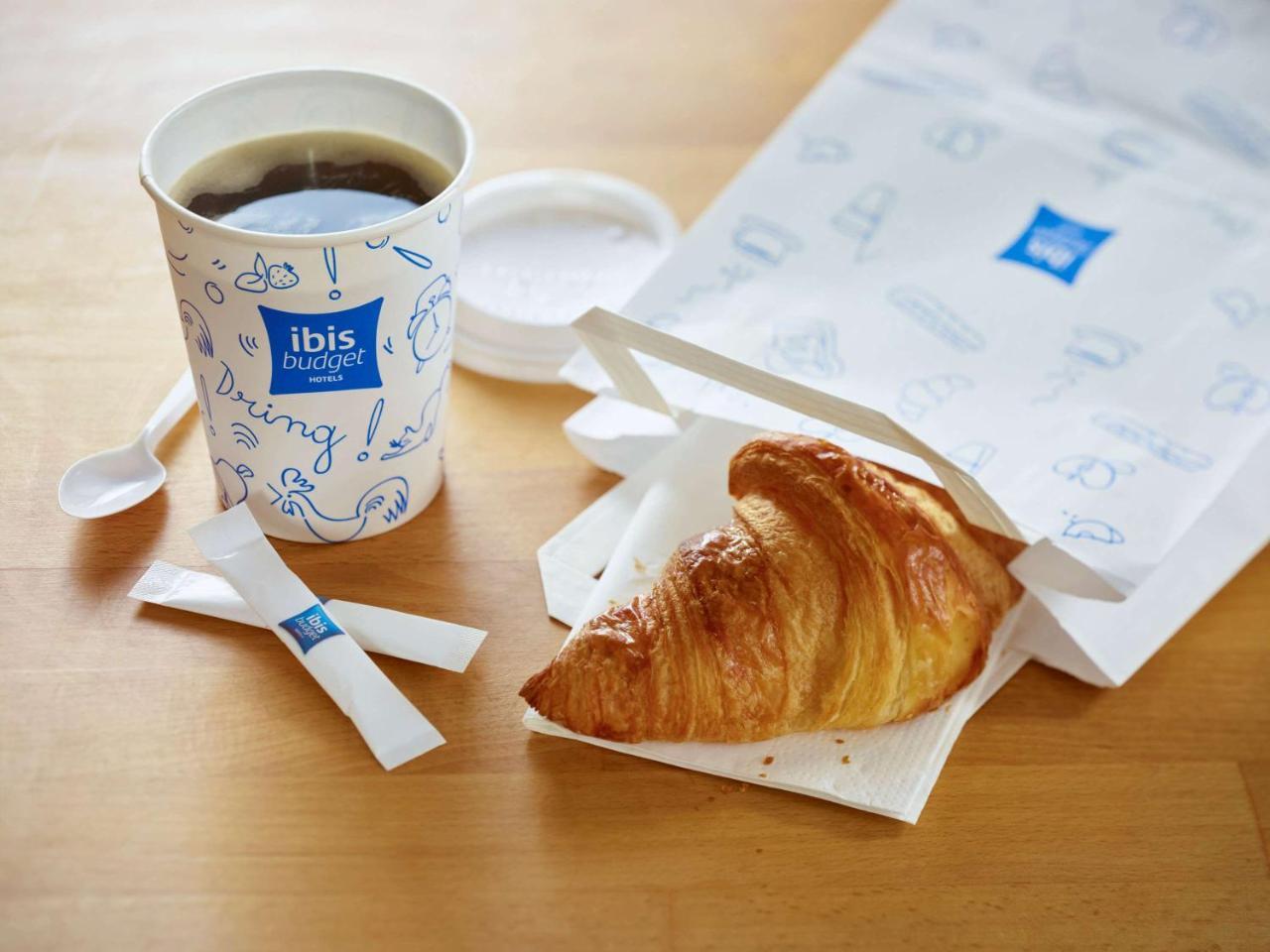 Ibis Budget Saint-Quentin Centre Gare Экстерьер фото