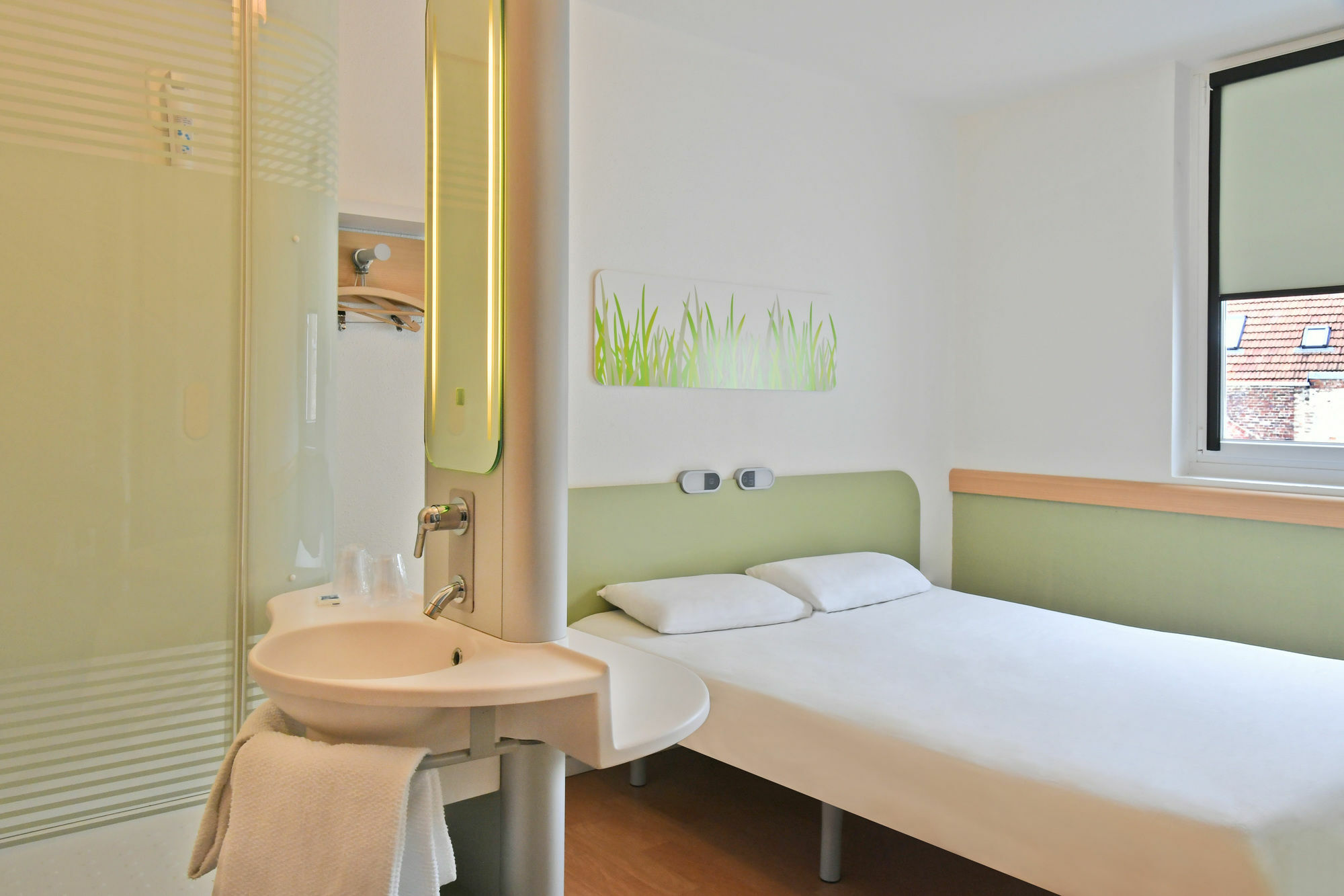 Ibis Budget Saint-Quentin Centre Gare Экстерьер фото