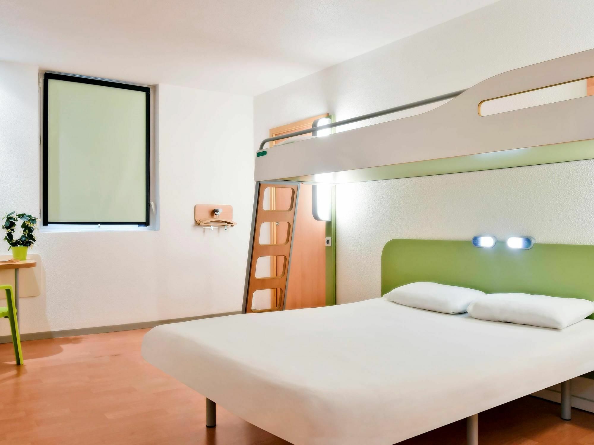 Ibis Budget Saint-Quentin Centre Gare Экстерьер фото