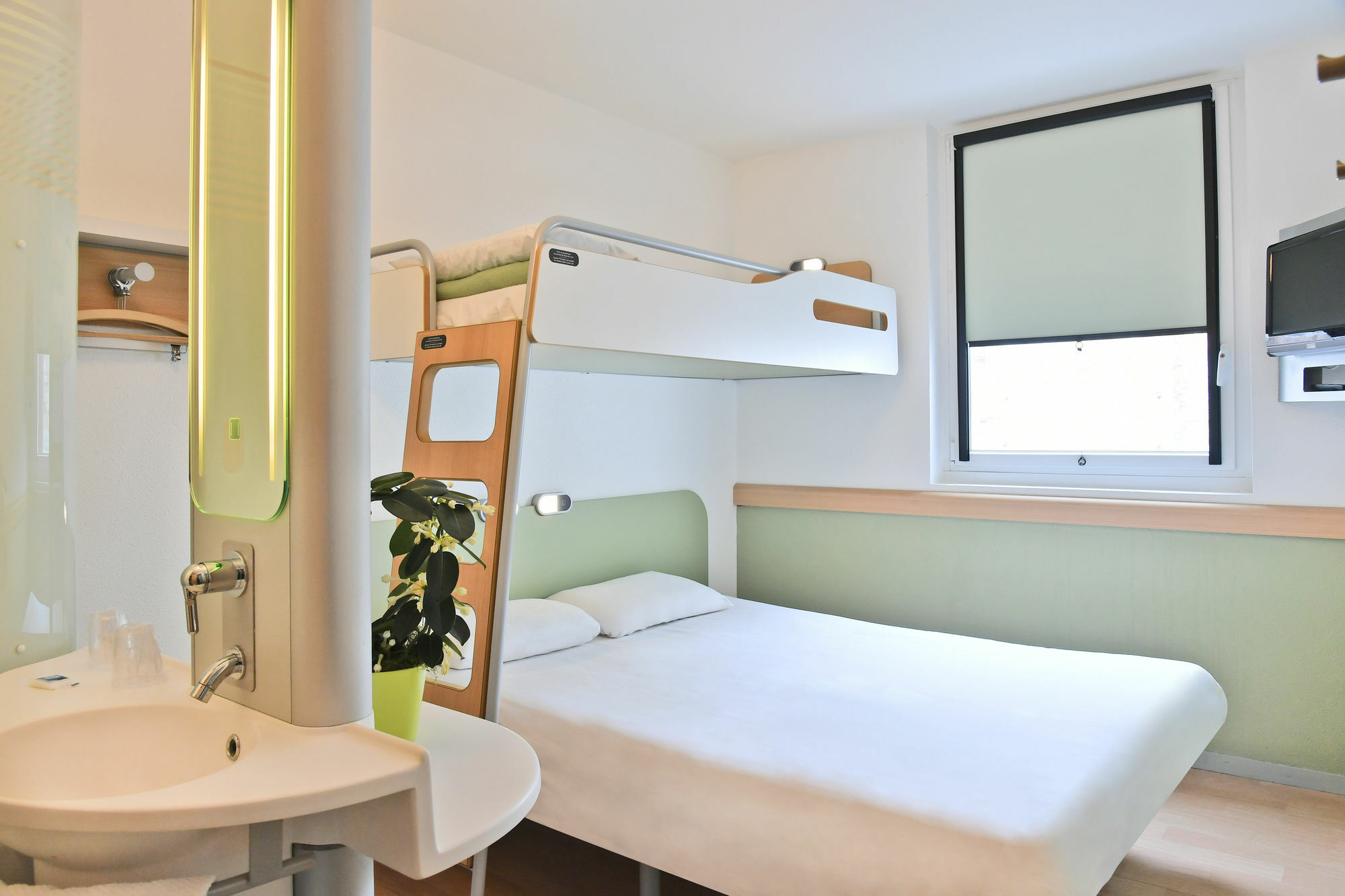 Ibis Budget Saint-Quentin Centre Gare Экстерьер фото